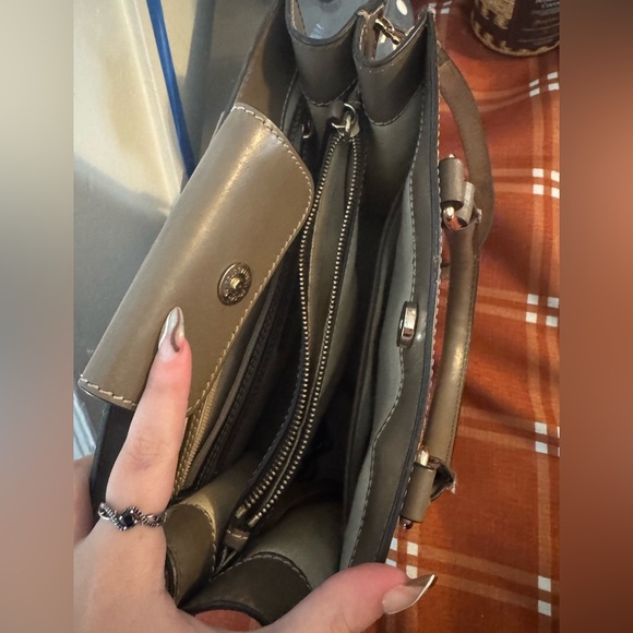 Dooney & Bourke Jayne Satchel. - Picture 2 of 3